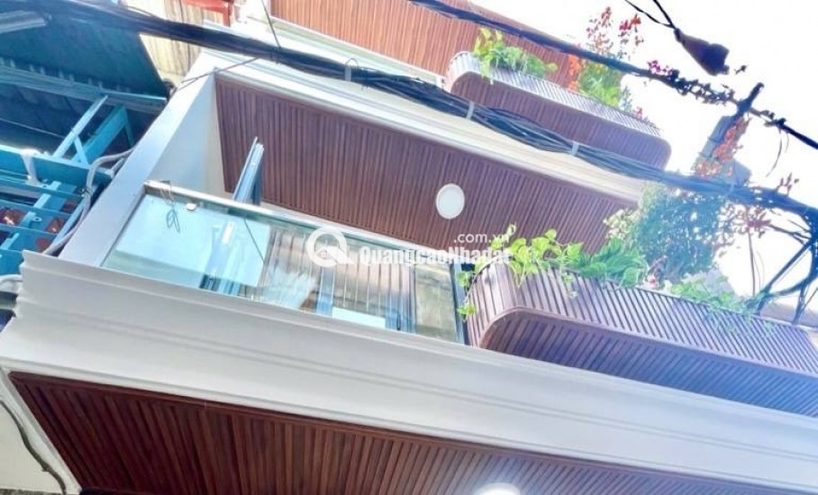 SÁT MT HOÀNG SA Q3 – NỘI THẤT SANG TRỌNG – 3 TẦNG CHỈ NHỈNH 4 TỶ